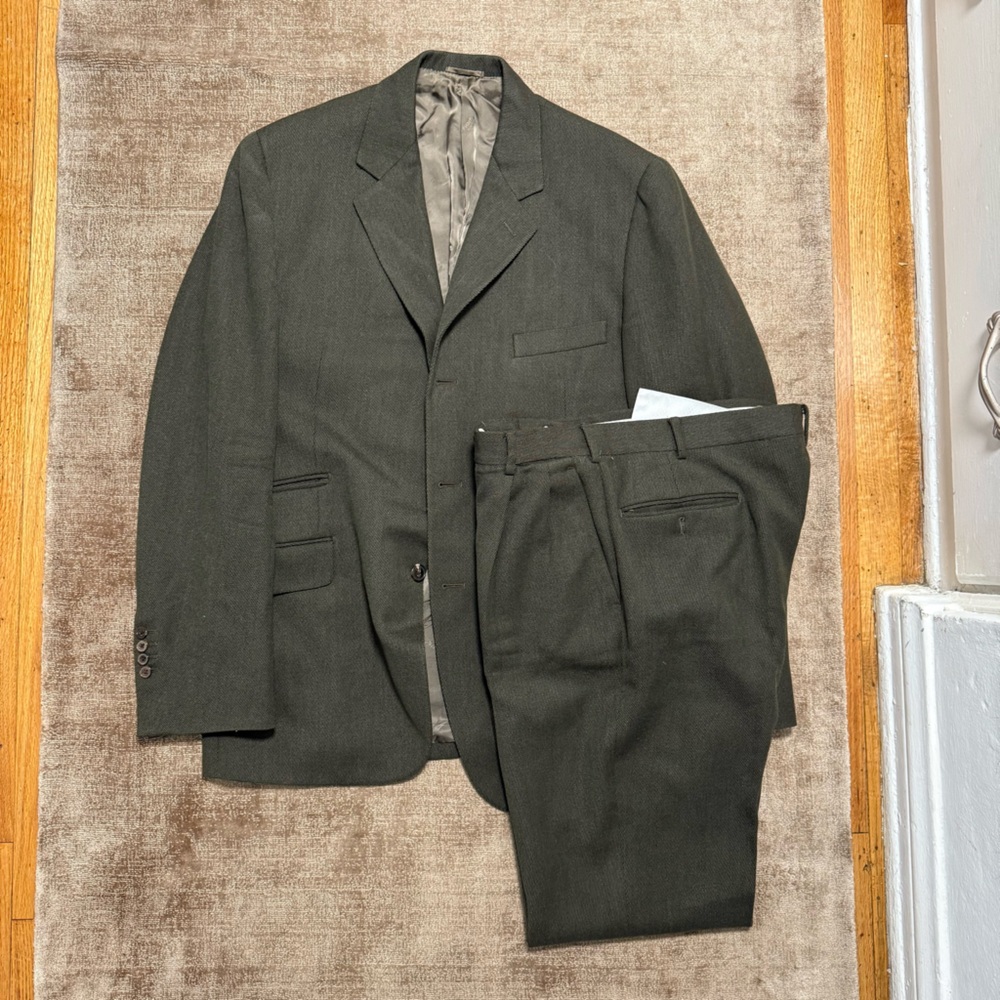 Men’s Hermes Suit in Olive Green fits sz 52 - Designer